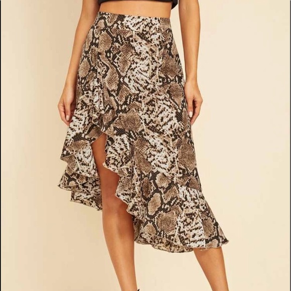 Dresses & Skirts - 🐍 snake print ruffle hem skirt-size 8/10